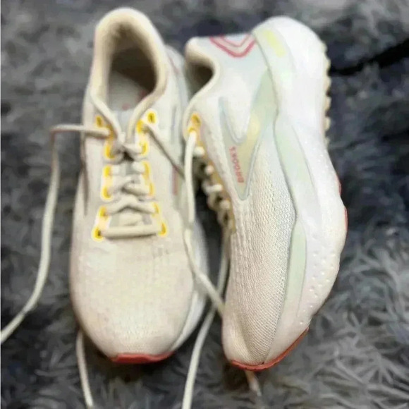 Ladies Brooks - Picture 2 of 8